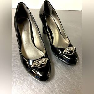 Vintage Liz Claiborne 9.5 Janay Pumps Patent Leather Silver Buckle.